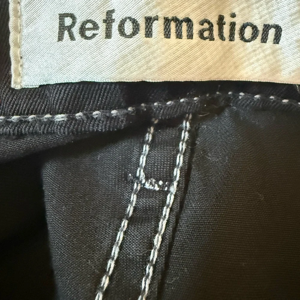 REFORMATION High-Rise Wide-Leg Black Jeans with Contrast Stitching, size 26 - Picture 9 of 11
